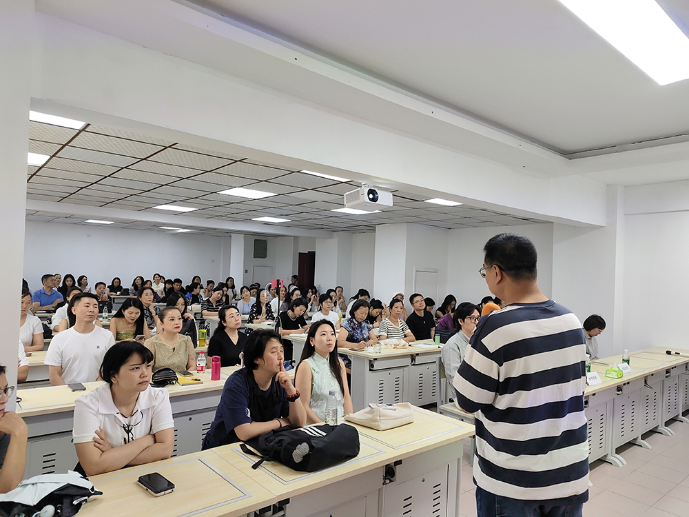 成都想学心理咨询师，到底怎么选机构才不亏？