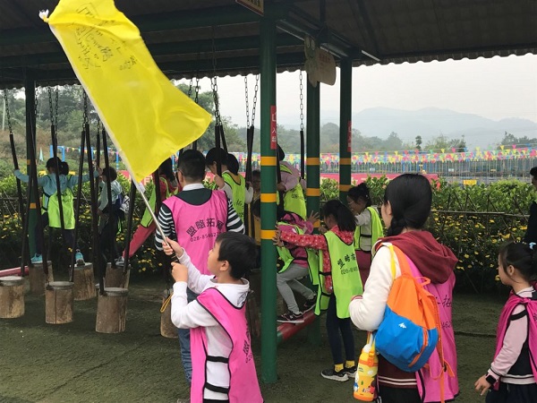 四川盟略盐道街小学亲子拓展活动