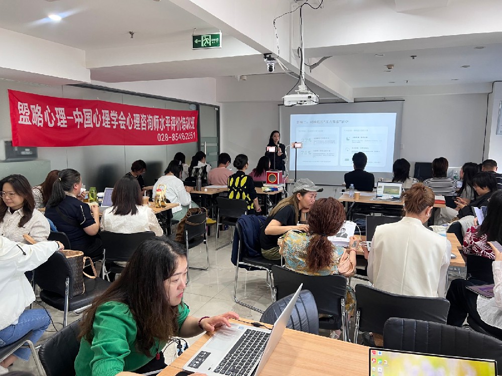 到底是“蓝海”还是“韭菜”？一篇文章说透成都心理咨询师培训与报考